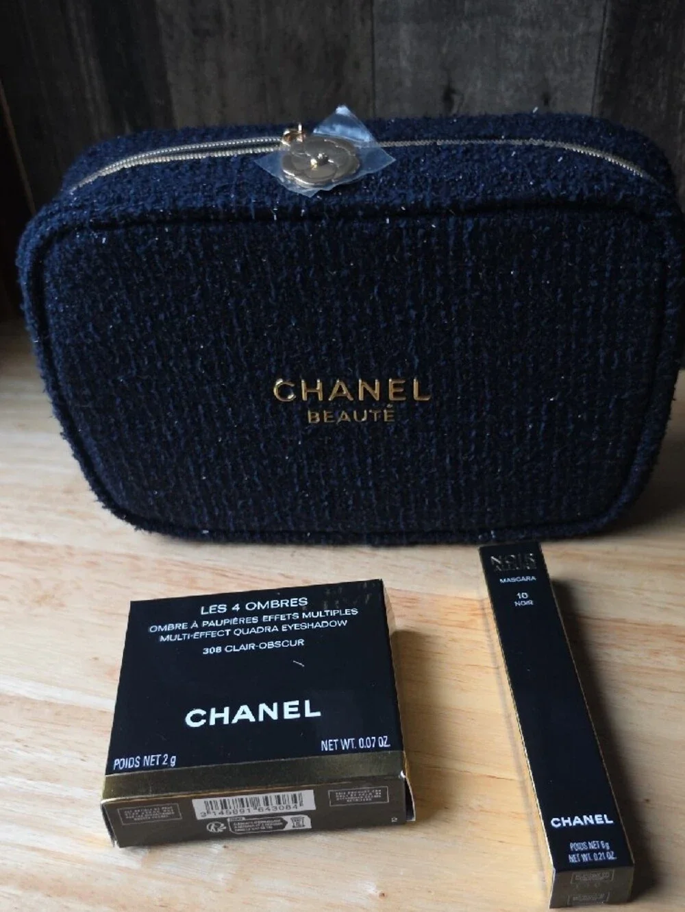 CHANEL Makeup With Bag
